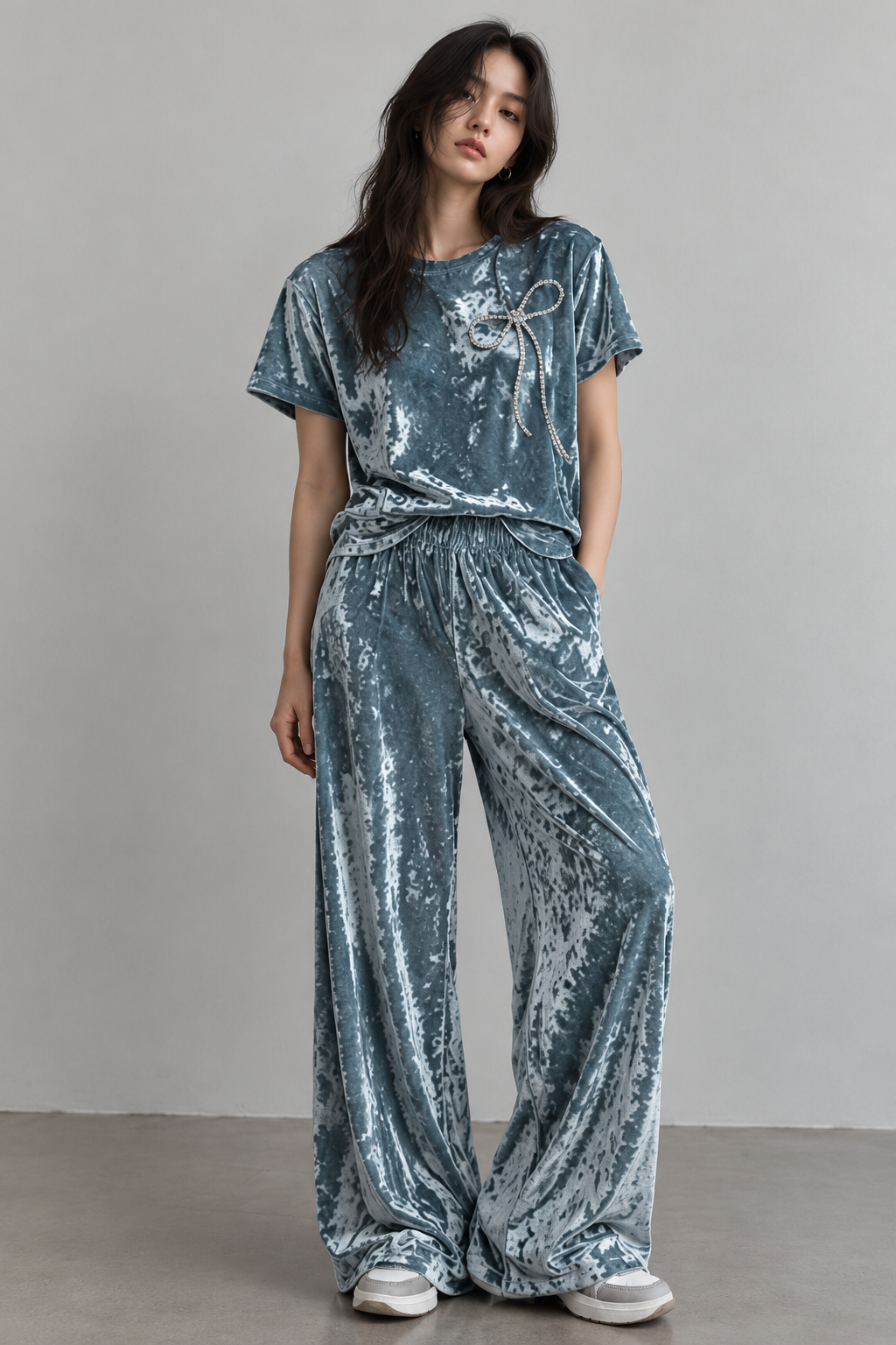 Conjunto de Terciopelo con Moño de Brillantes