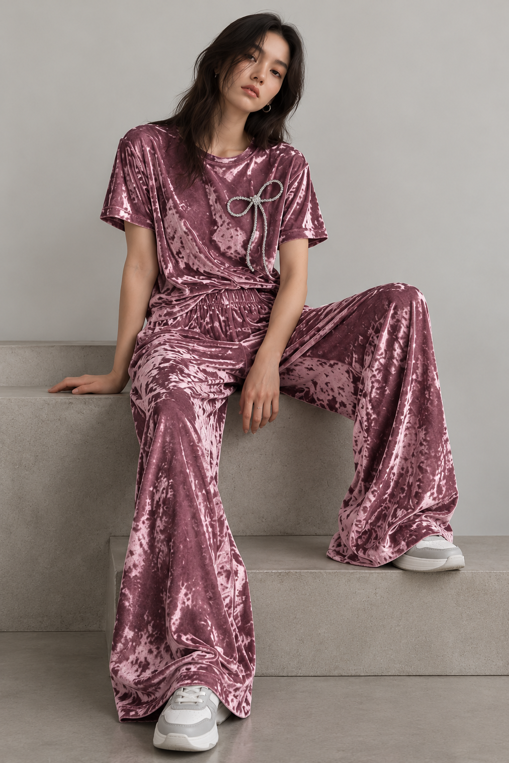 Conjunto de Terciopelo con Moño de Brillantes