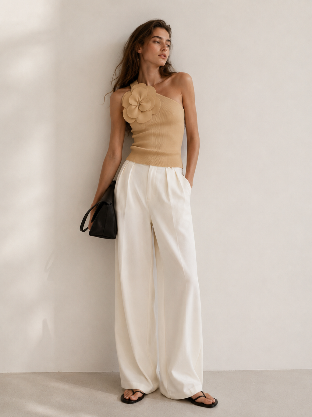 Top de punto con flores 3D y corte oversize