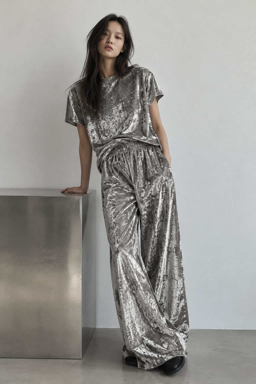 Conjunto Elegante de Terciopelo con Moño de Pedrería