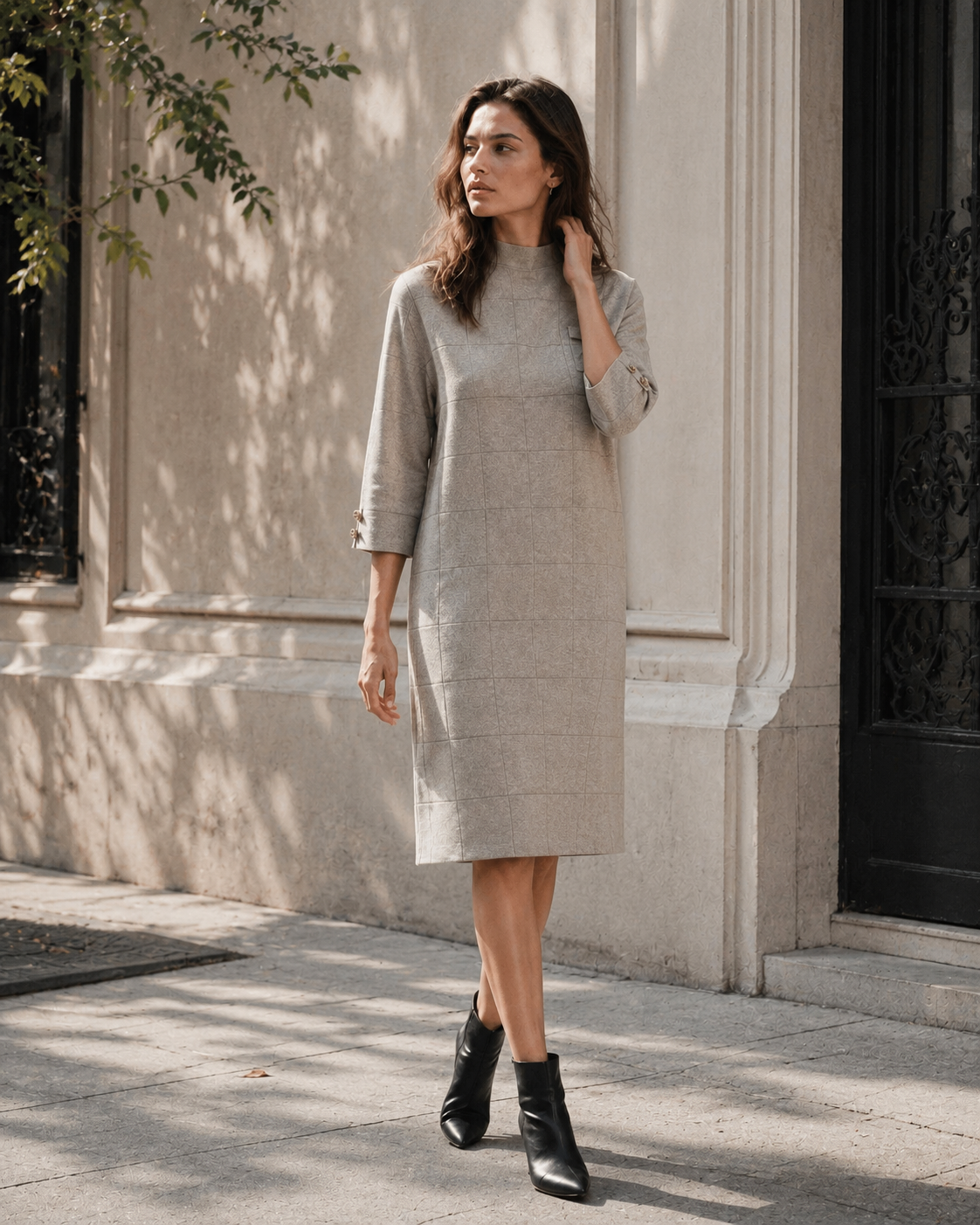 Vestido Midi Elegante de Cuello Alto con Manga