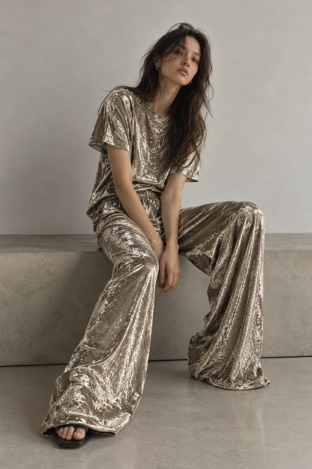 Conjunto Elegante de Terciopelo con Moño de Pedrería