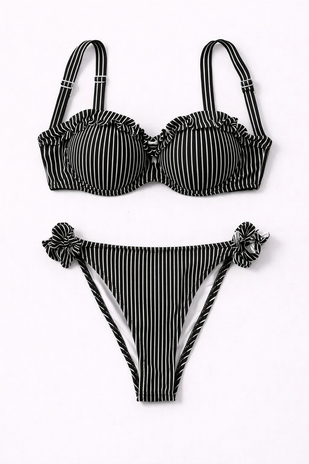 Bikini estructurado de rayas con volantes