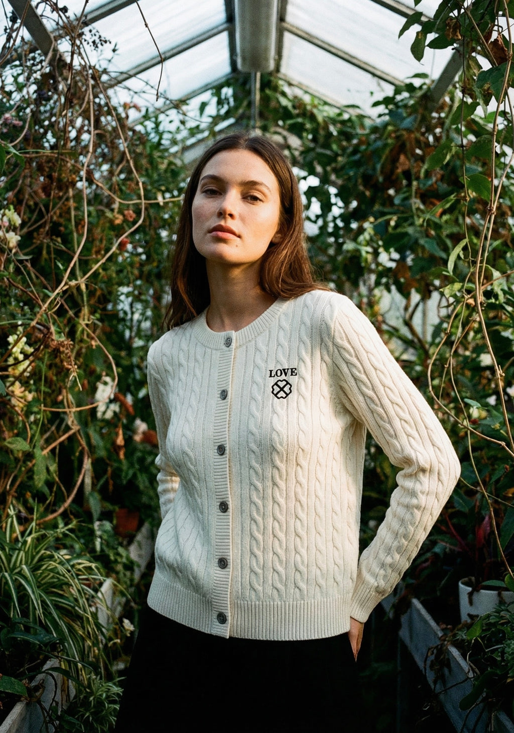 Cárdigan de Punto Trenzado con Botones y Bordado “LOVE”