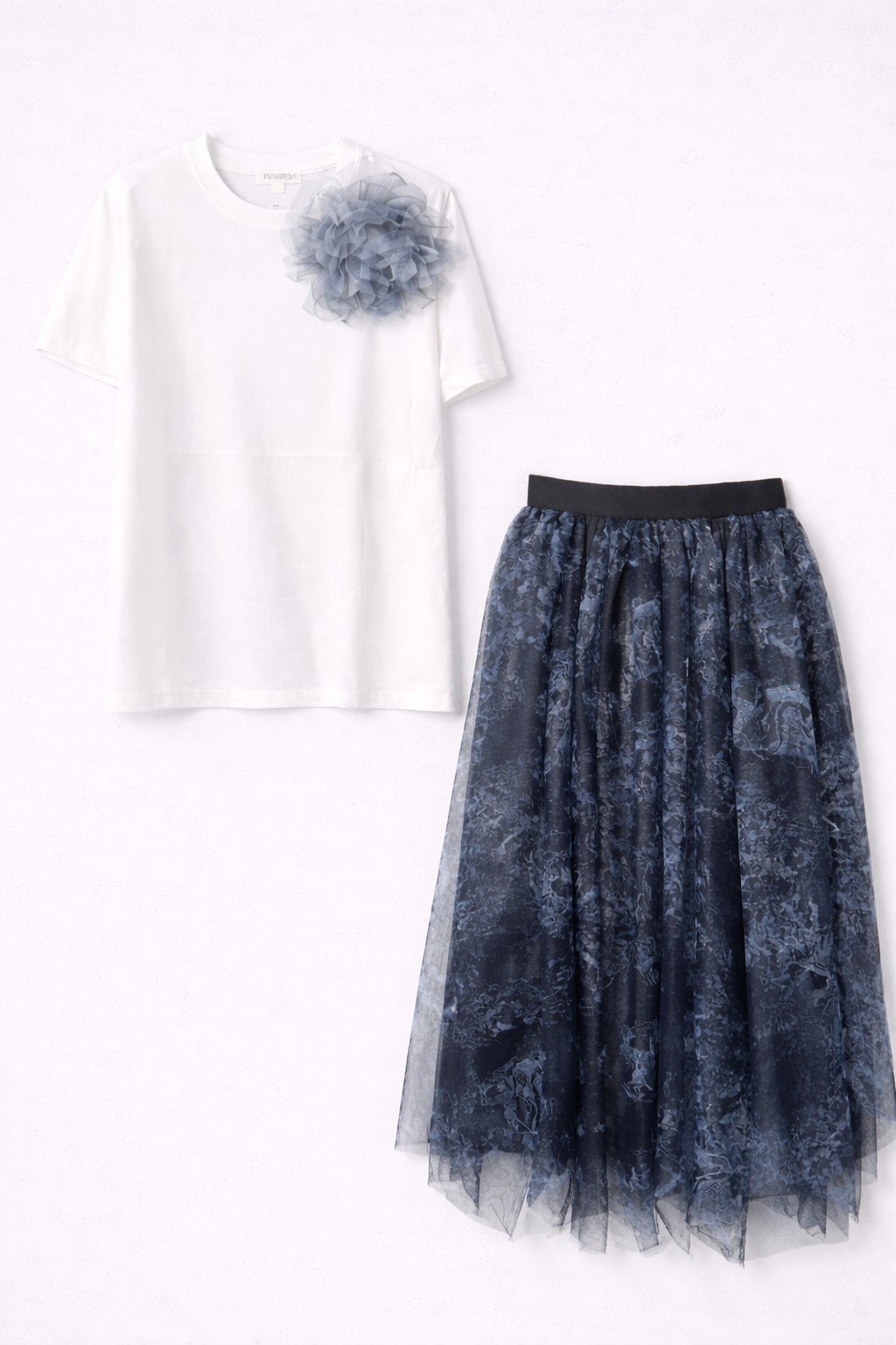 Conjunto Floral Aplicada y Falda Midi de Tul