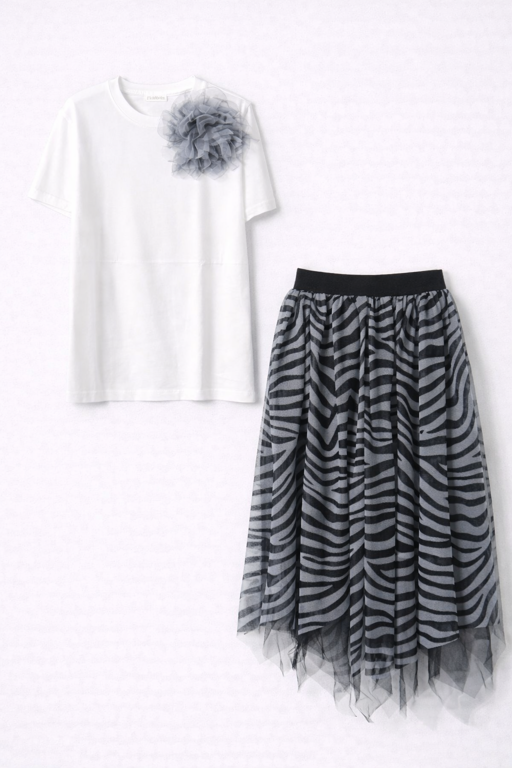 Conjunto Floral Aplicada y Falda Midi de Tul