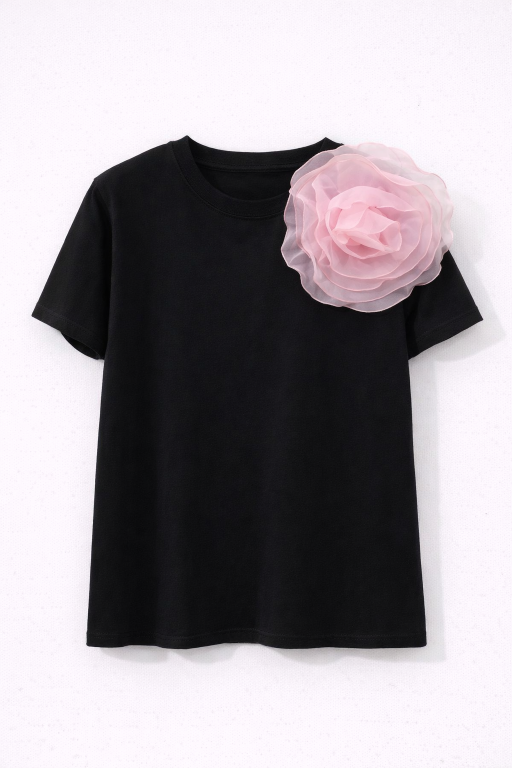 Camiseta Con Rosa Orgánica Aplicada
