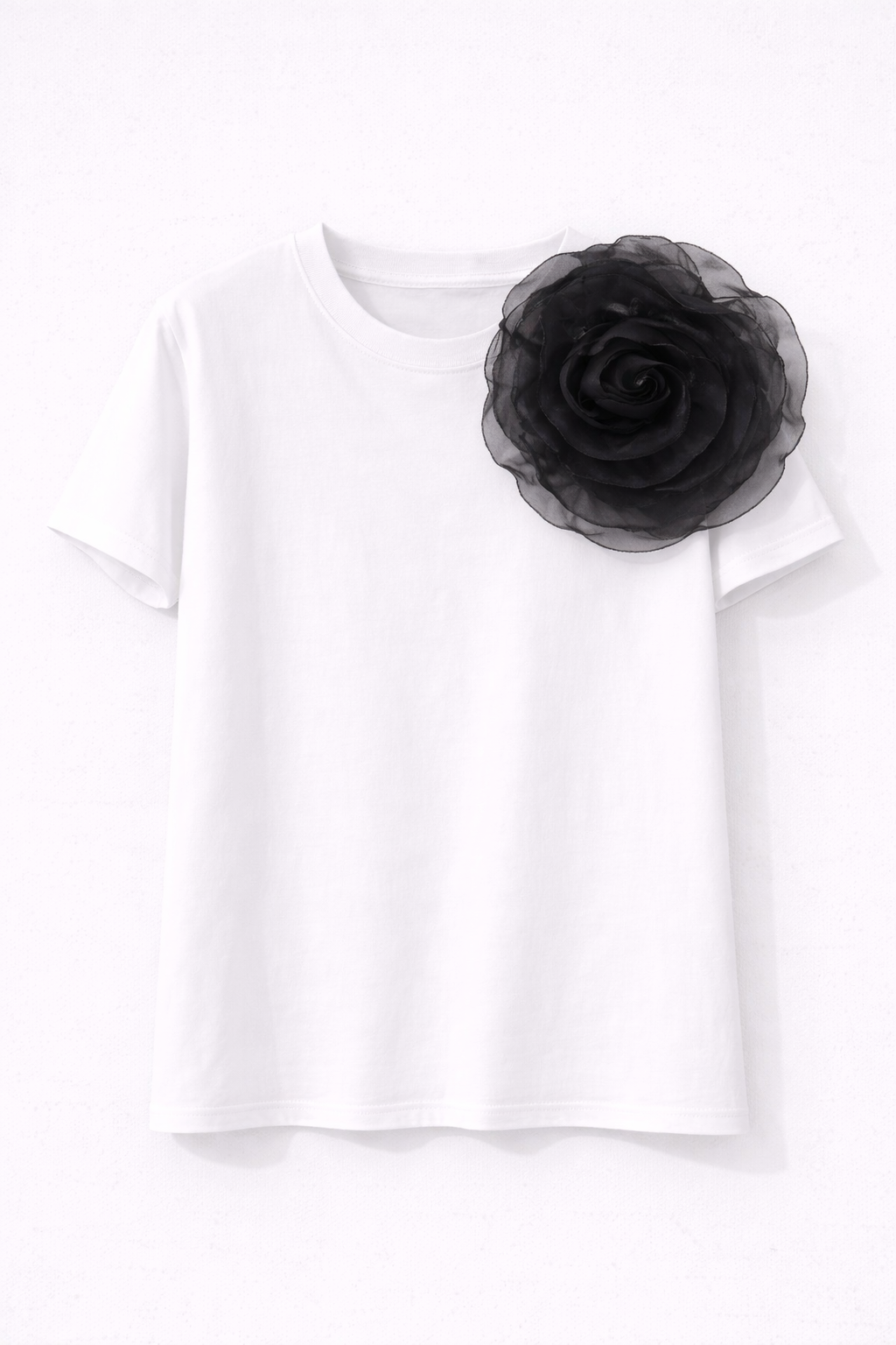 Camiseta Con Rosa Orgánica Aplicada