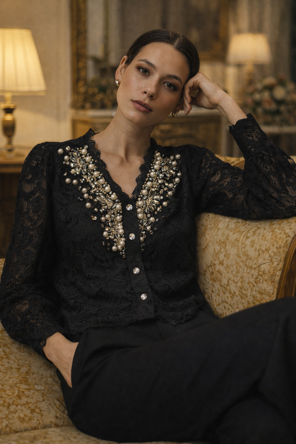 Camisa de encaje con bordado de perlas Lumière