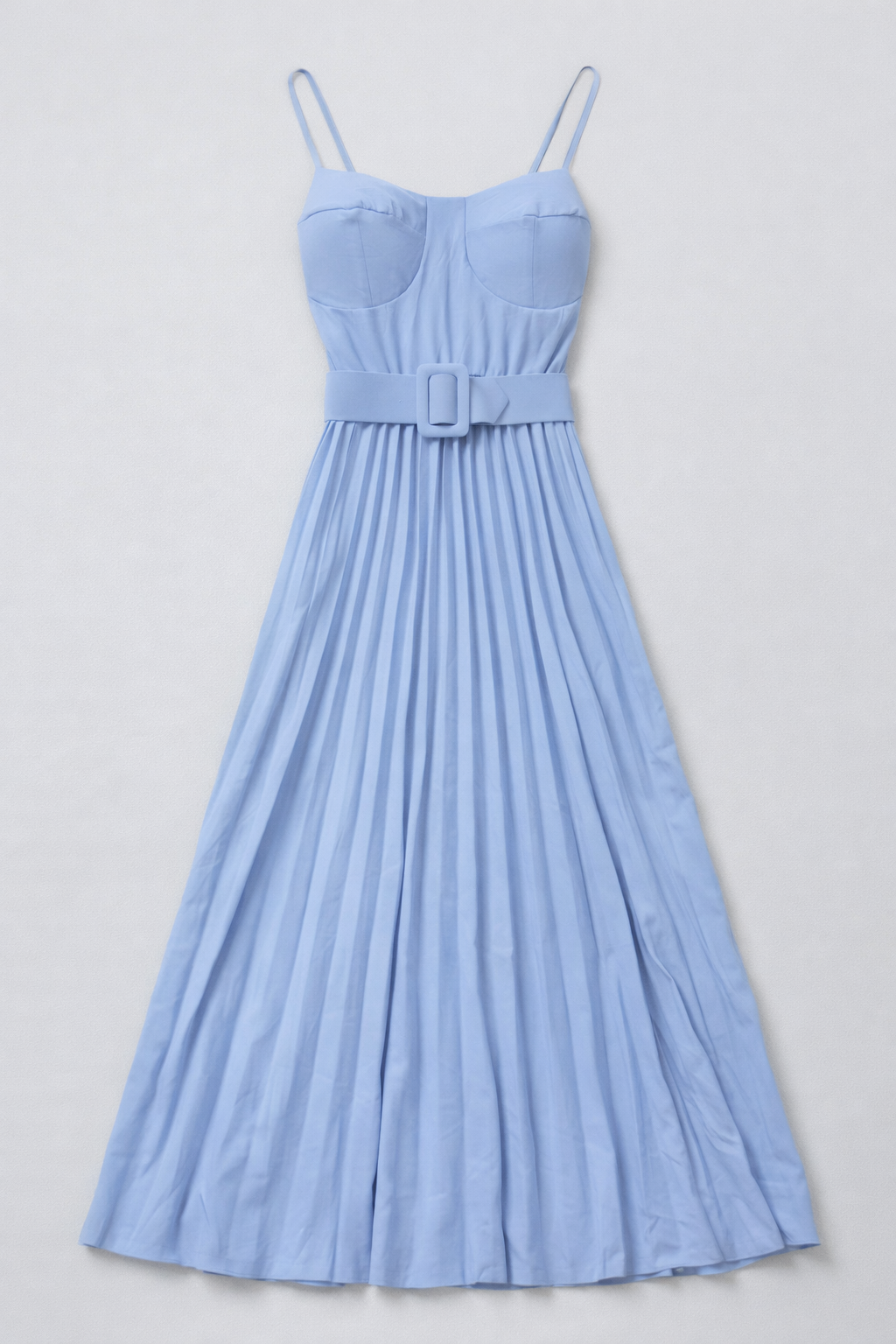 Vestido midi plisado con cinturón escultural