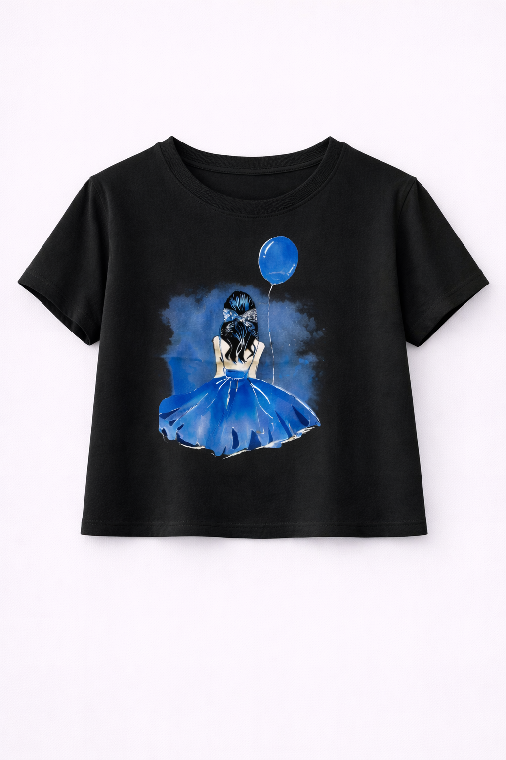 Camiseta ilustrada con vestido azul