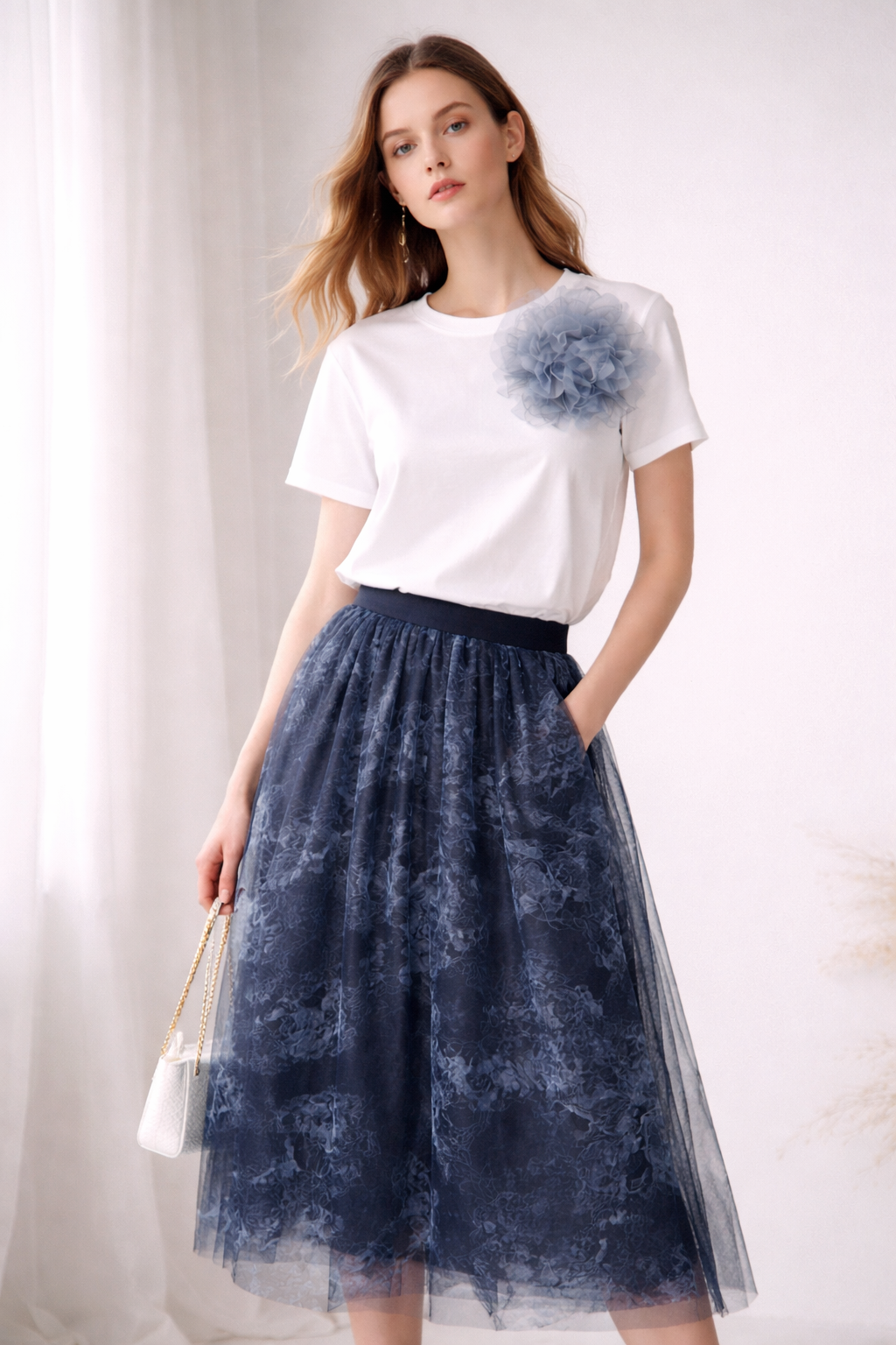 Conjunto Floral Aplicada y Falda Midi de Tul