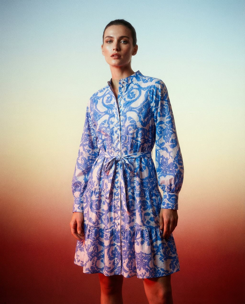 Vestido corto estampado con lazo en cintura
