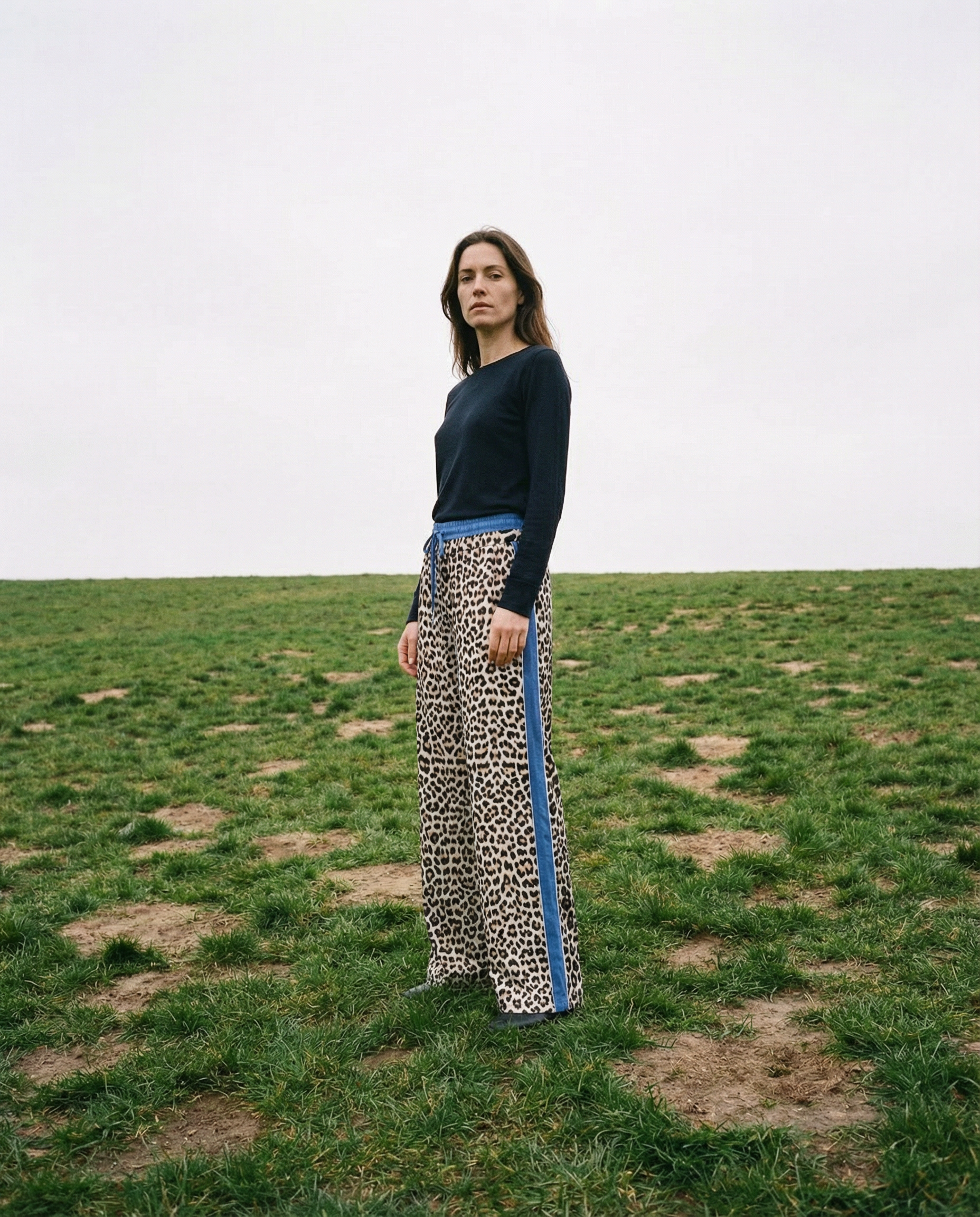 Pantalón wild contrast con estampado animal