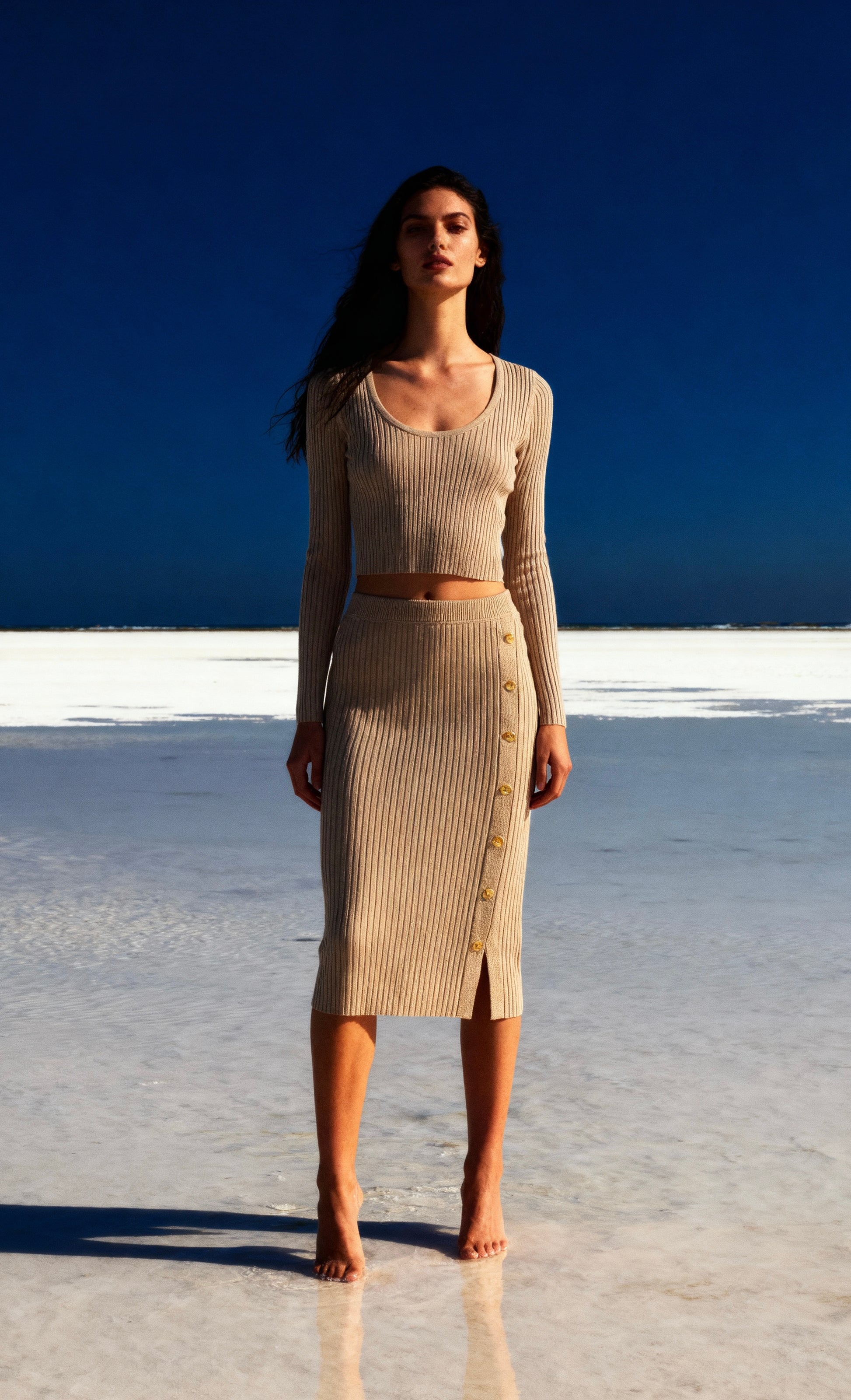 Conjunto punto canalé con falda midi abotonada