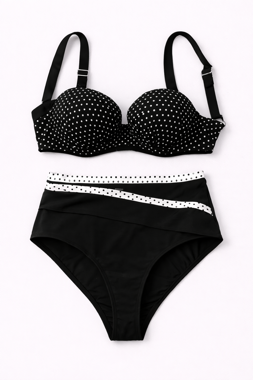 Bikini retro de lunares con corte alto