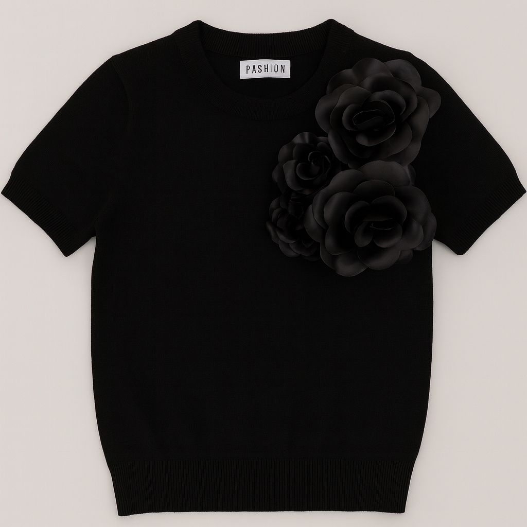 T-Shirt con Flores 3D “Elegancia Minimalista”