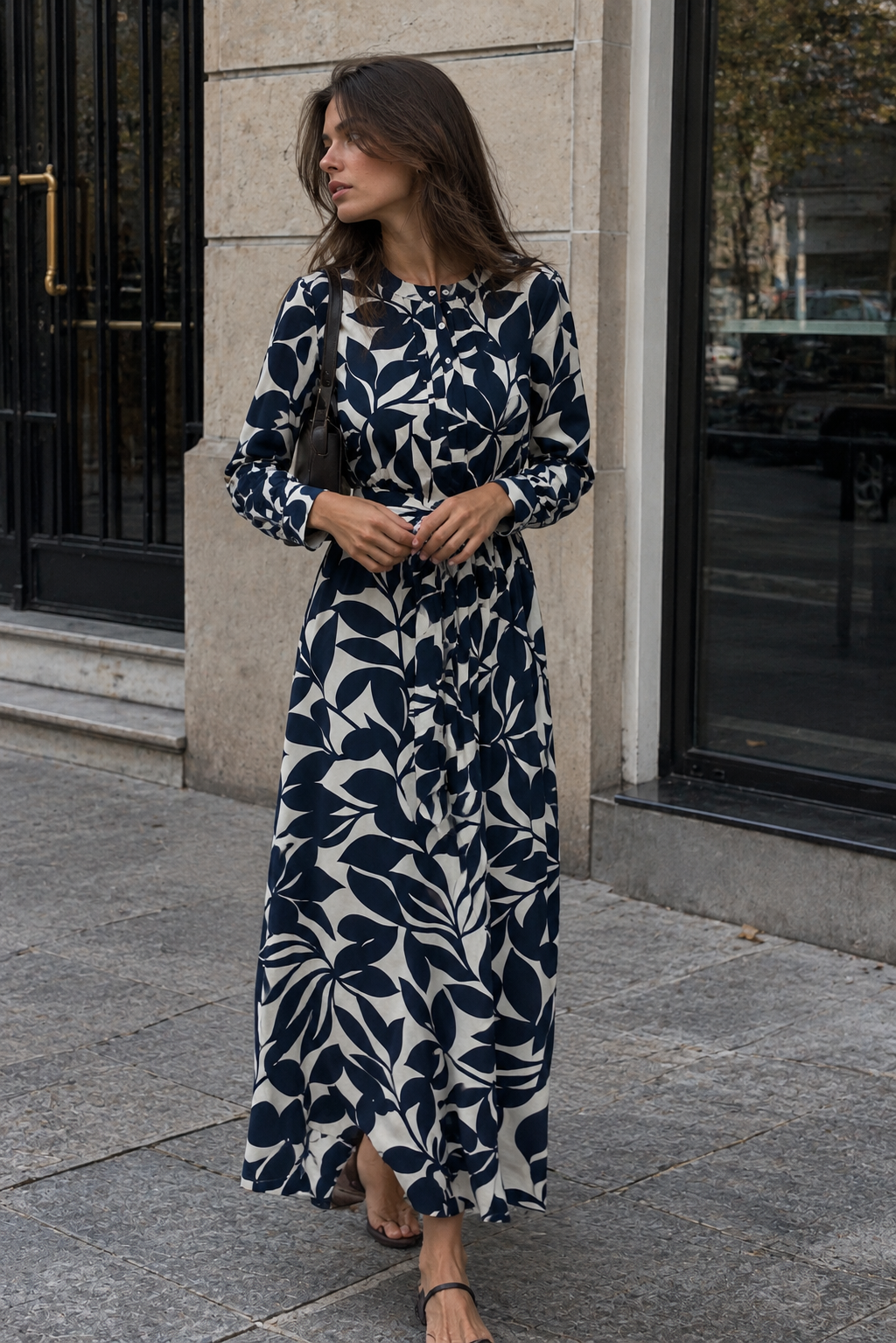 Vestido midi estampado botánico con cintura ajustable