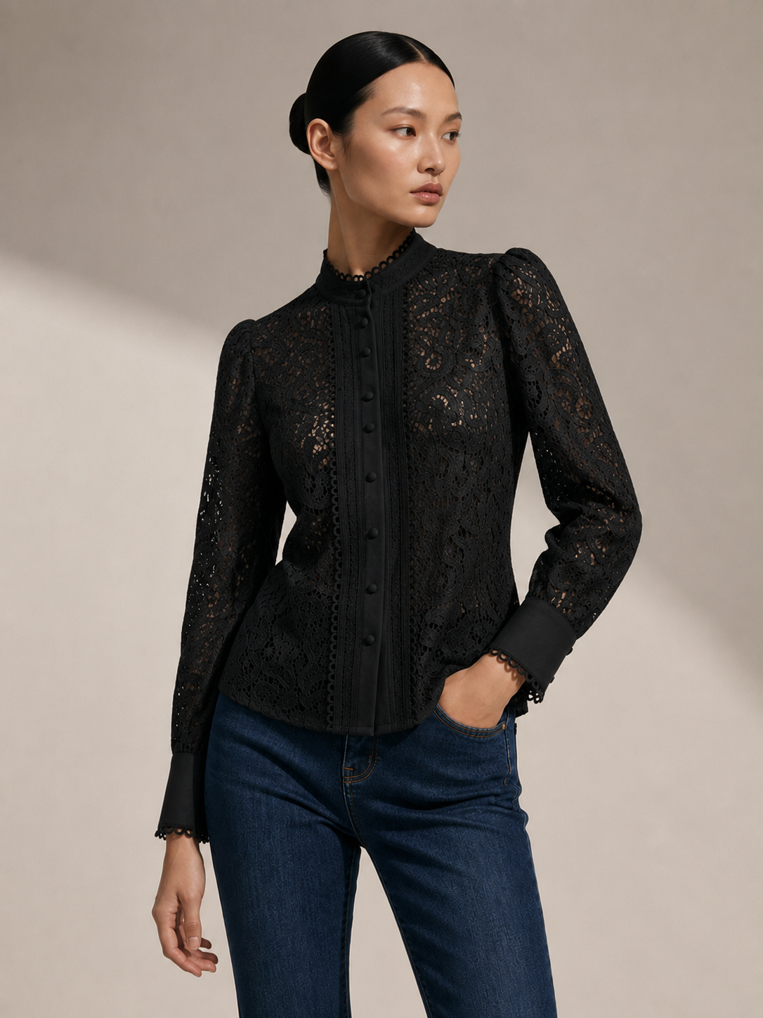 Blusa de Encaje Clásica