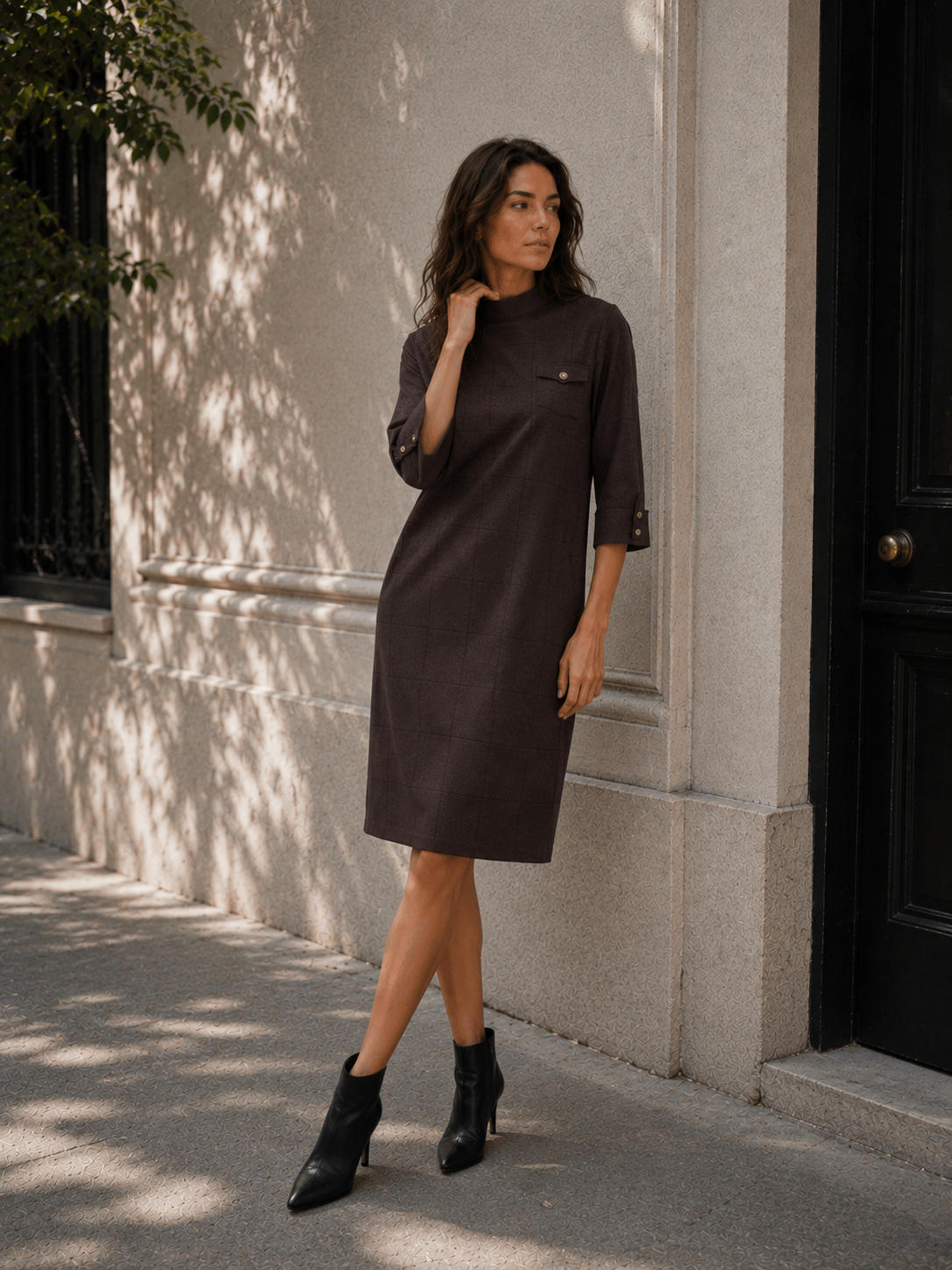 Vestido Midi Elegante de Cuello Alto con Manga