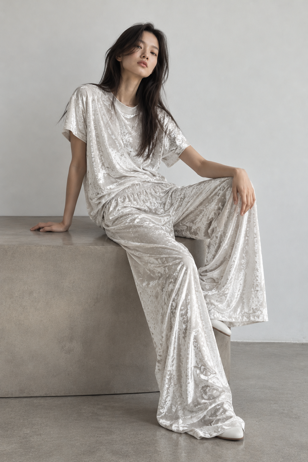 Conjunto Elegante de Terciopelo con Moño de Pedrería