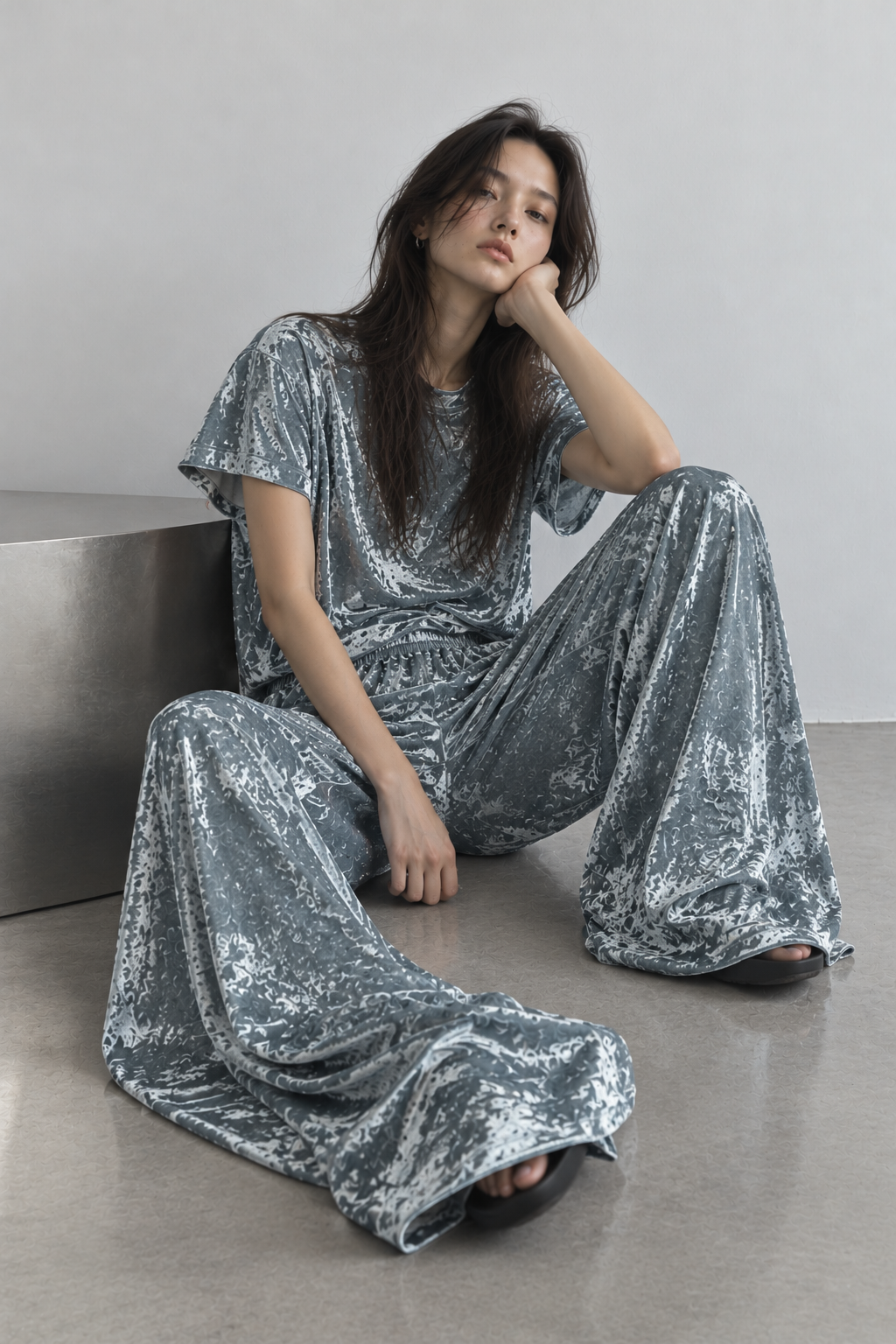 Conjunto Elegante de Terciopelo con Moño de Pedrería