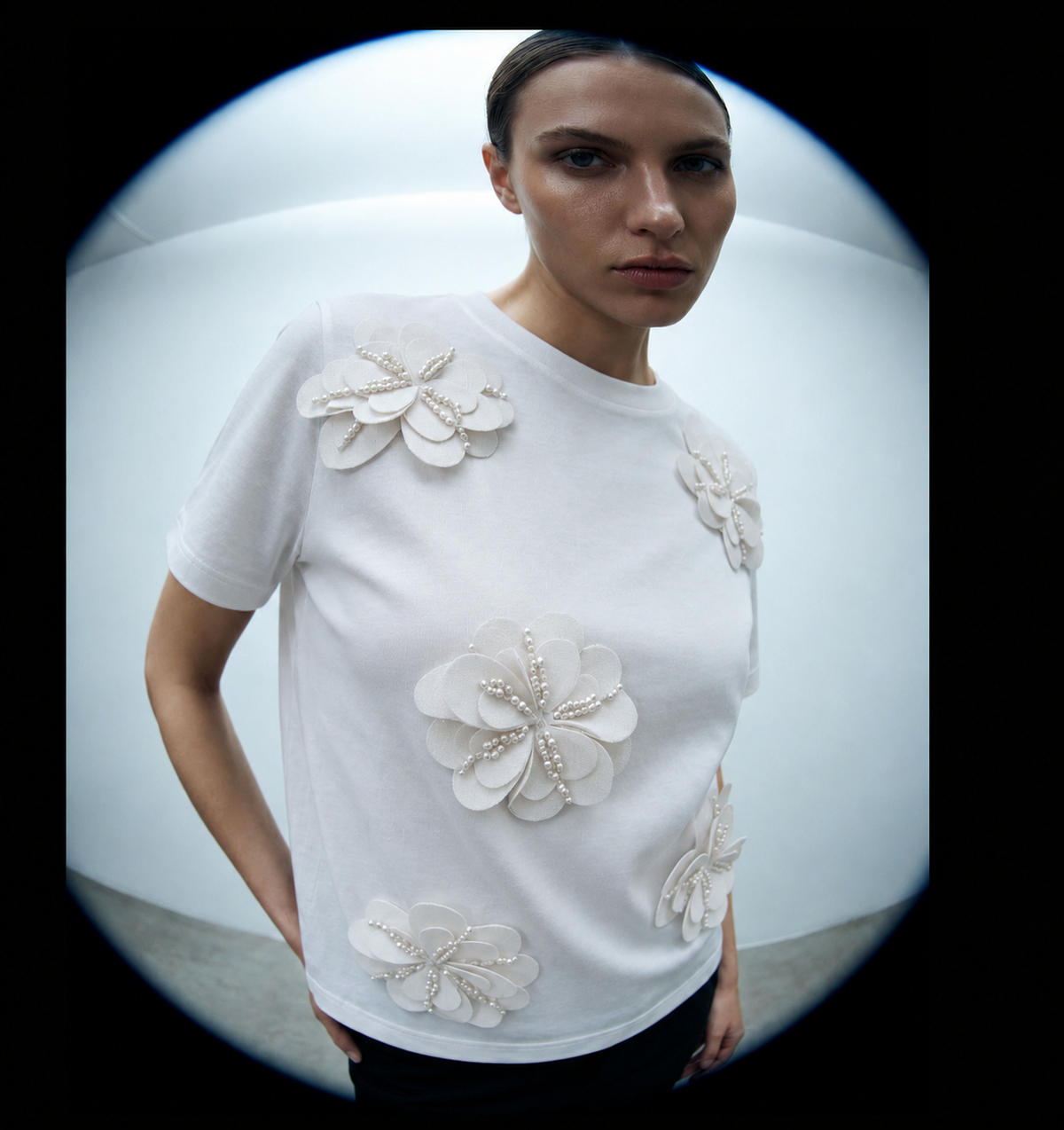 Camiseta Flor Relieve Atelier
