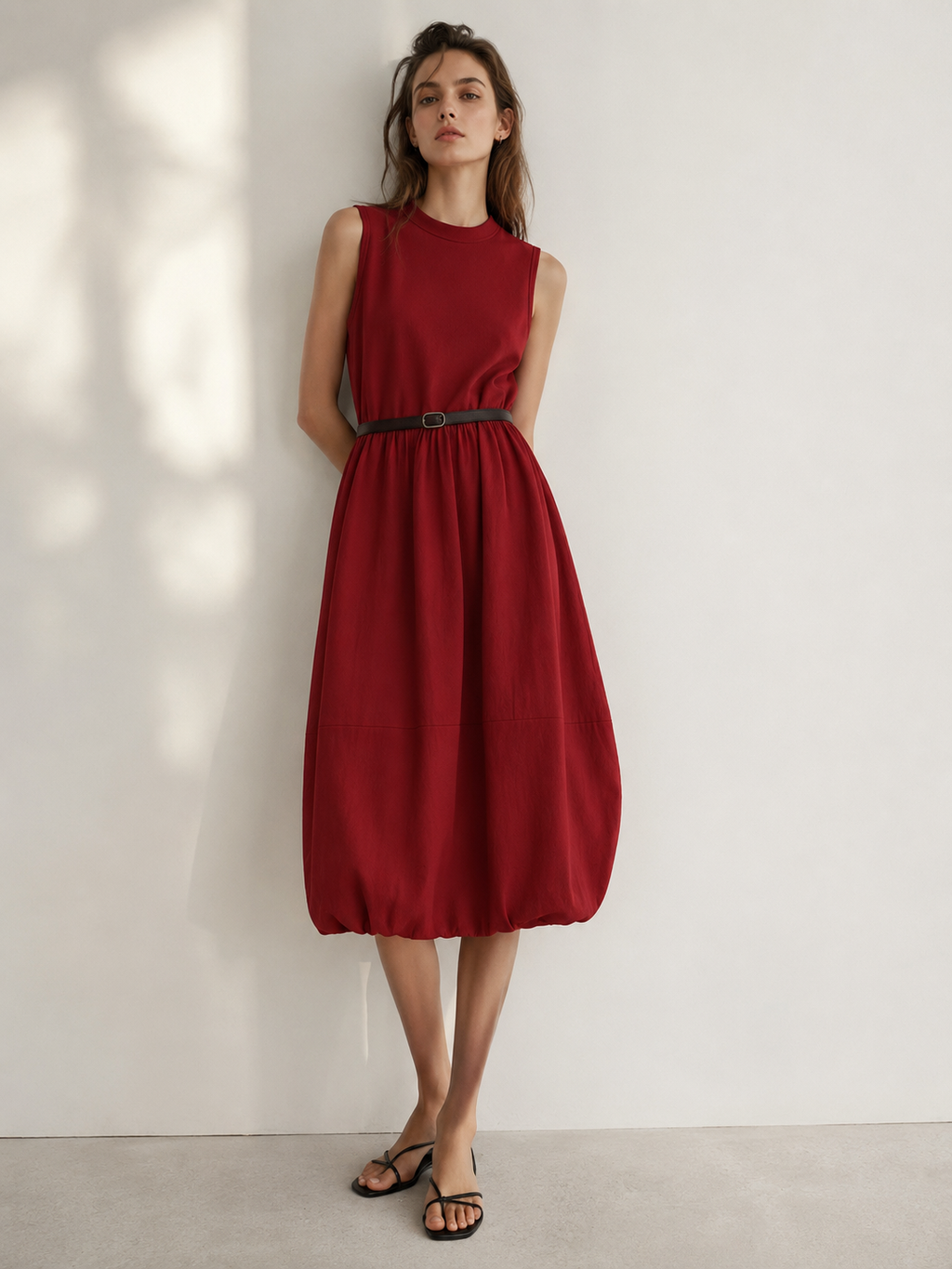 Vestido sin mangas con dobladillo abullonado
