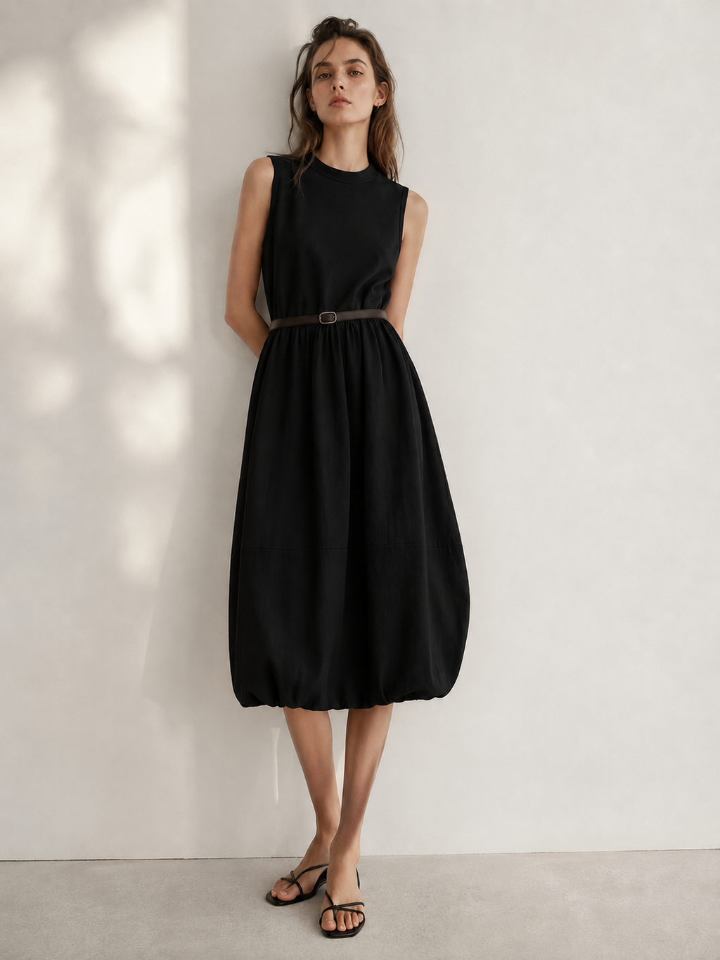 Vestido sin mangas con dobladillo abullonado