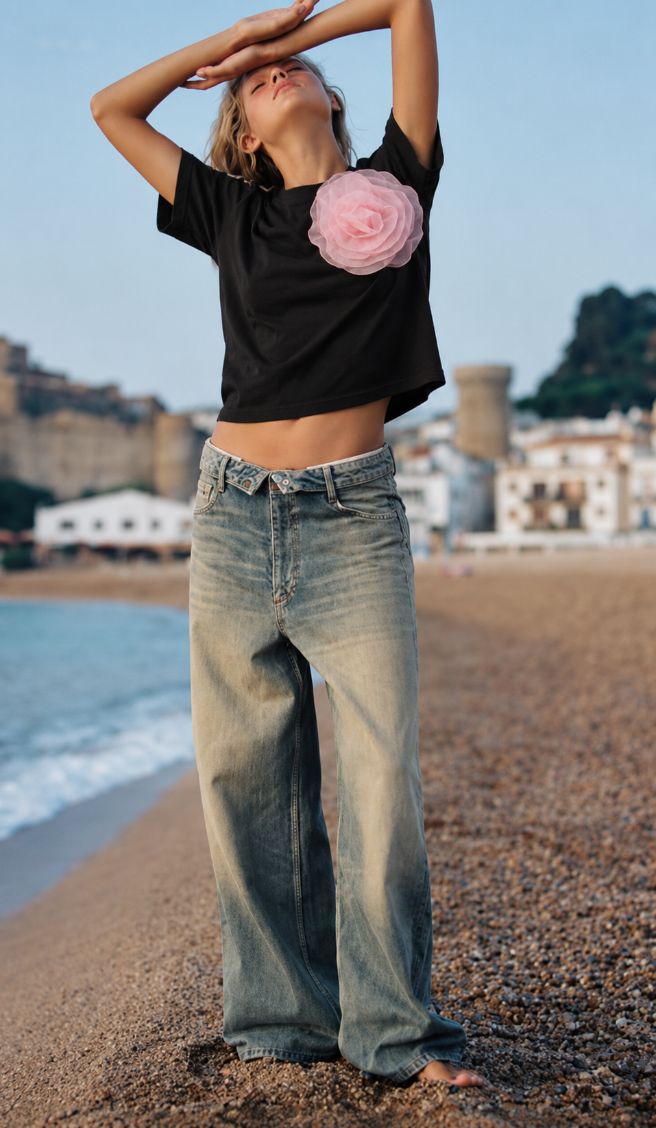 Camiseta Con Rosa Orgánica Aplicada