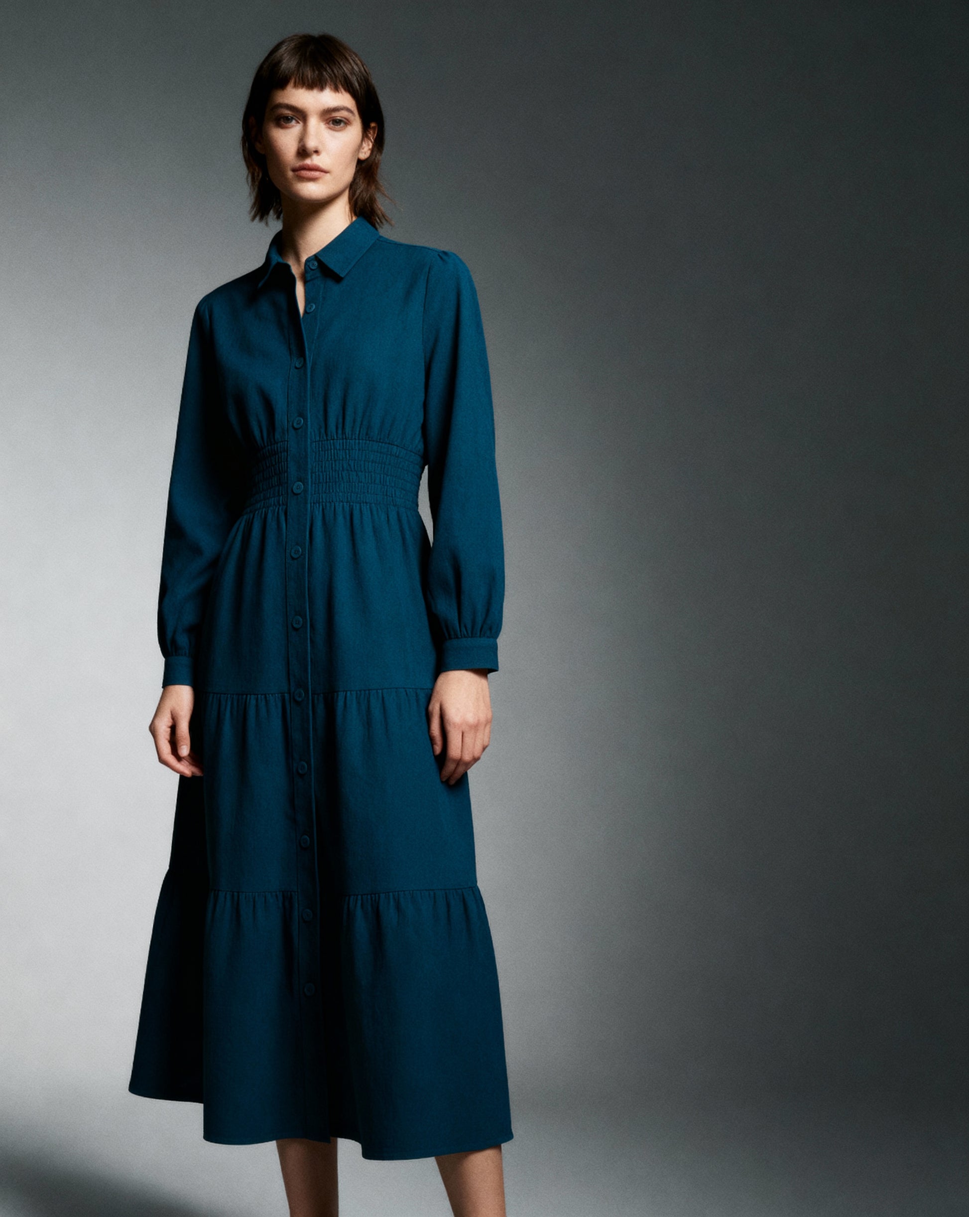 Vestido camisero midi con cinturón